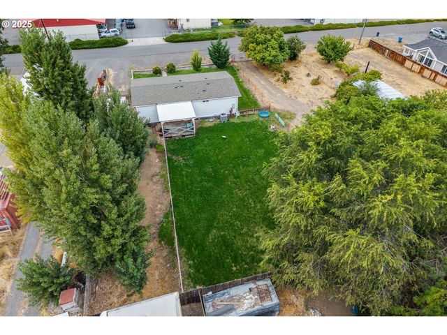 400 A St, Dallesport, WA 98617