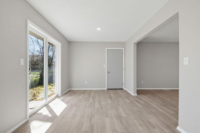 646 S Fort Avenue, Springfield, MO 65806