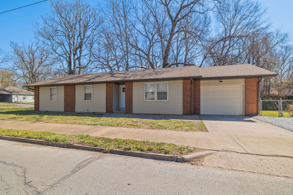 646 S Fort Avenue, Springfield, MO 65806