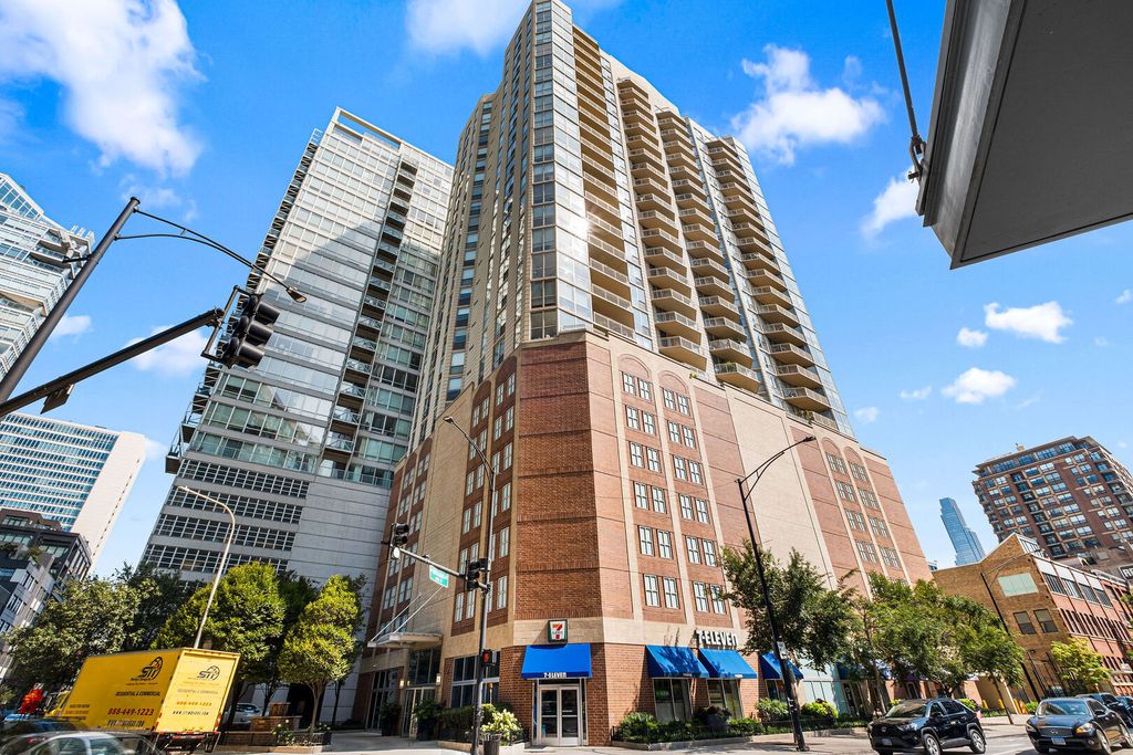 645 N Kingsbury Street 2201, Chicago, IL 60654 — exterior