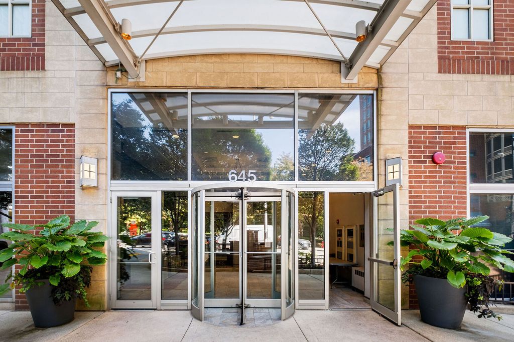 645 N Kingsbury Street 2201, Chicago, IL 60654 — photo 2