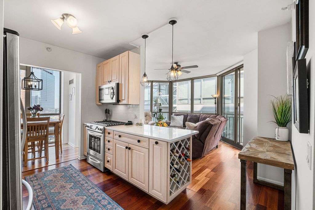 645 N Kingsbury Street 2201, Chicago, IL 60654 — photo 3
