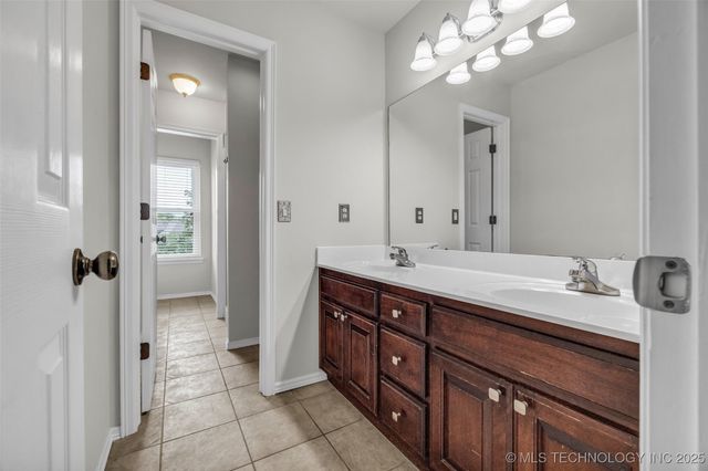 2405 13th Street, Broken Arrow, OK 74012