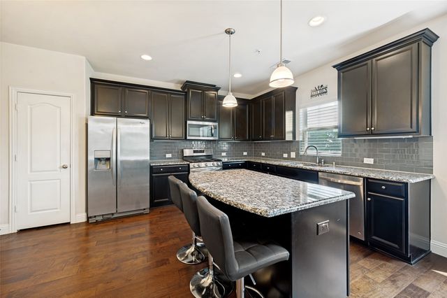572 Waterloo Drive, Lewisville, TX 75067