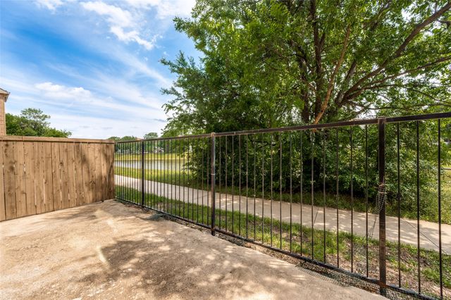 572 Waterloo Drive, Lewisville, TX 75067