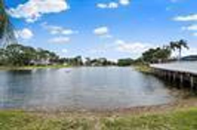440 Pine Glen Lane B-1, Greenacres, FL 33463