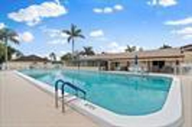 440 Pine Glen Lane B-1, Greenacres, FL 33463