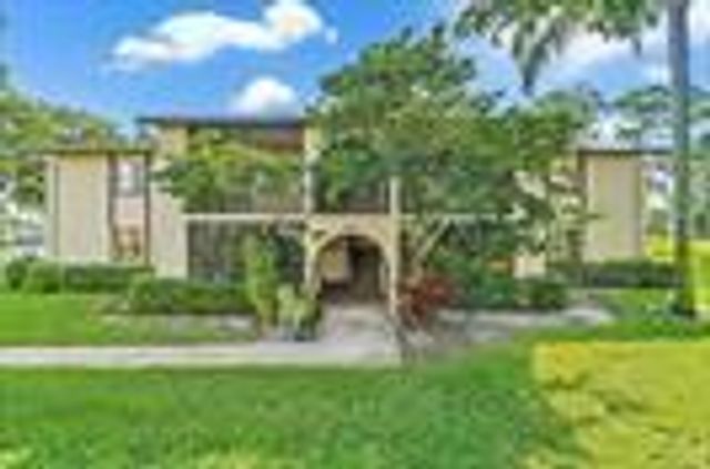 440 Pine Glen Lane B-1, Greenacres, FL 33463
