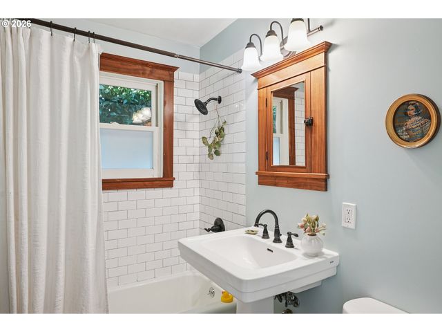 404 Ne 108TH Ave, Portland, OR 97220