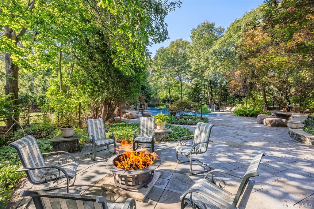 10 Redbridge Court, East Setauket, NY 11733 — photo 3