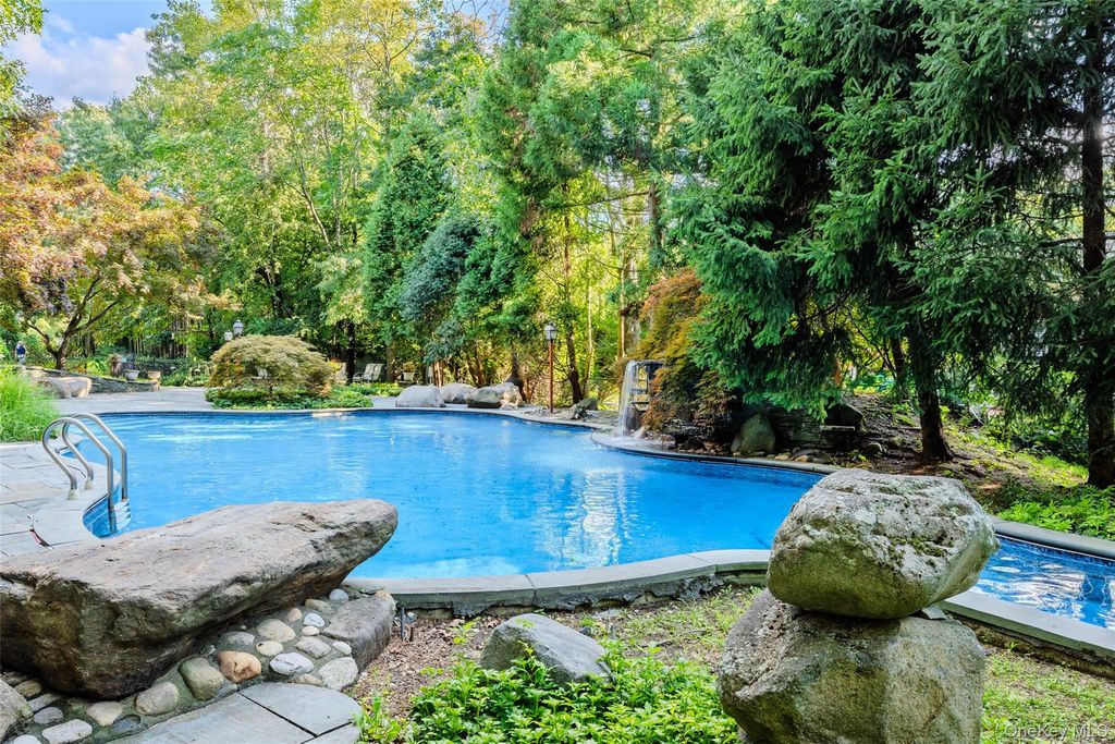 10 Redbridge Court, East Setauket, NY 11733 — photo 4