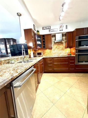 5700 Collins Avenue 14M, Miami Beach, FL 33140