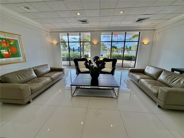 5700 Collins Avenue 14M, Miami Beach, FL 33140