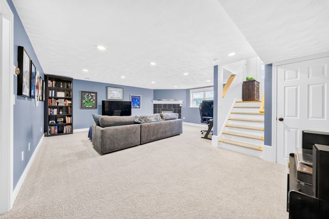 66 Sylvan St 66, Melrose, MA 02176