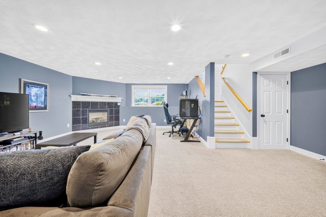 66 Sylvan St 66, Melrose, MA 02176