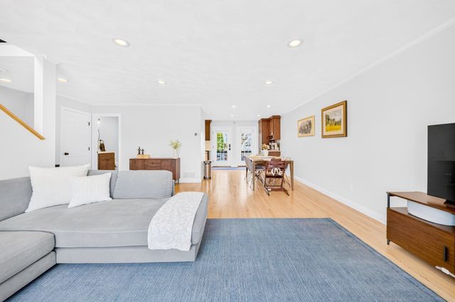 66 Sylvan St 66, Melrose, MA 02176