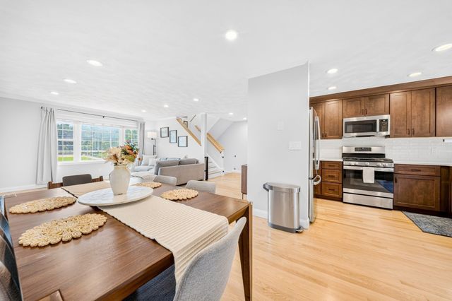 66 Sylvan St 66, Melrose, MA 02176