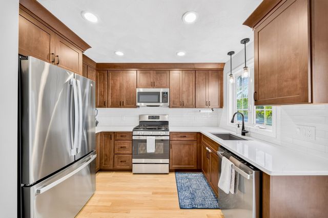 66 Sylvan St 66, Melrose, MA 02176