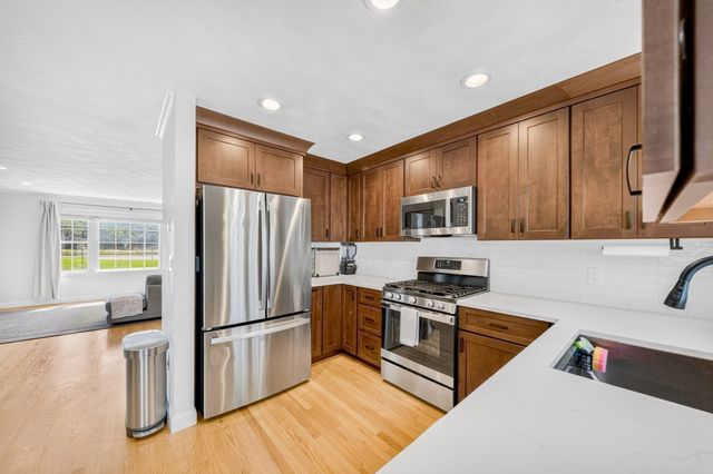 66 Sylvan St 66, Melrose, MA 02176