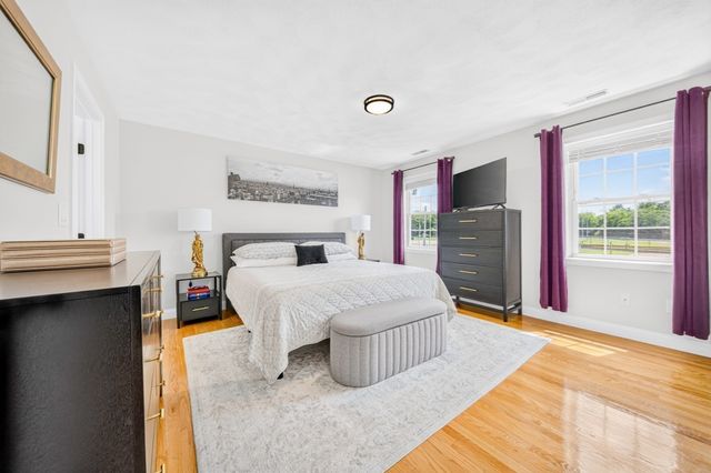 66 Sylvan St 66, Melrose, MA 02176