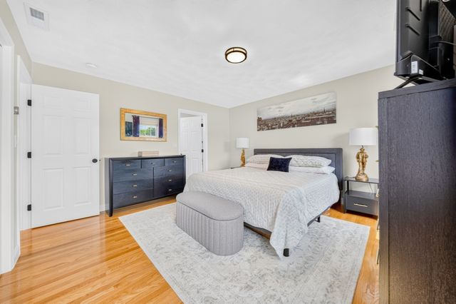 66 Sylvan St 66, Melrose, MA 02176