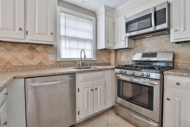 37 Cannongate III Road, Nashua, NH 03063