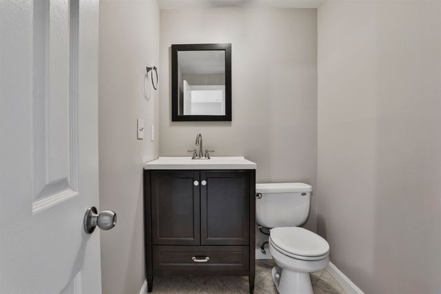 37 Cannongate III Road, Nashua, NH 03063
