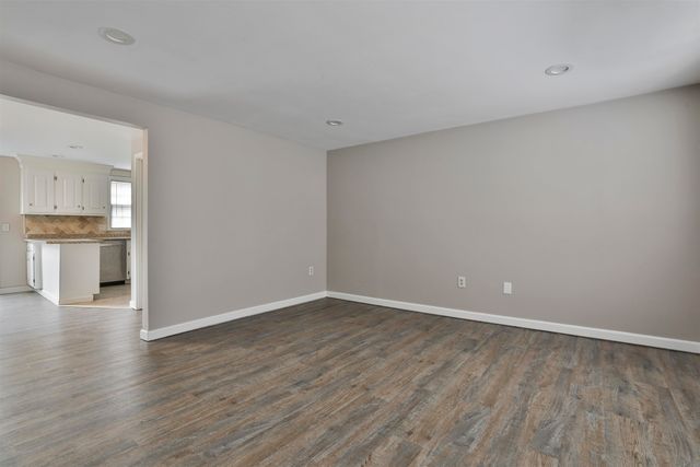 37 Cannongate III Road, Nashua, NH 03063