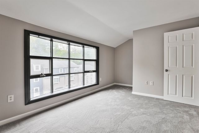 37 Cannongate III Road, Nashua, NH 03063