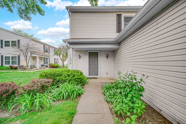 1193 E Barberry Lane B, Palatine, IL 60074