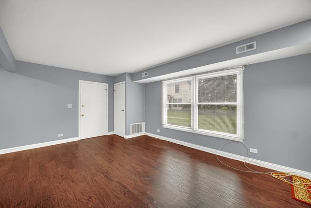 1193 E Barberry Lane B, Palatine, IL 60074