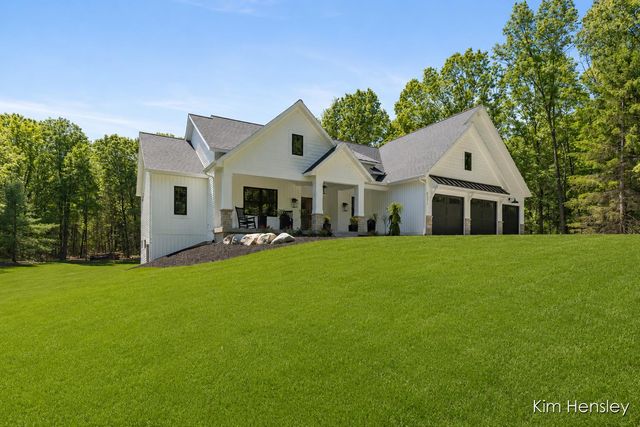 8571 Young Avenue NE, Rockford, MI 49341