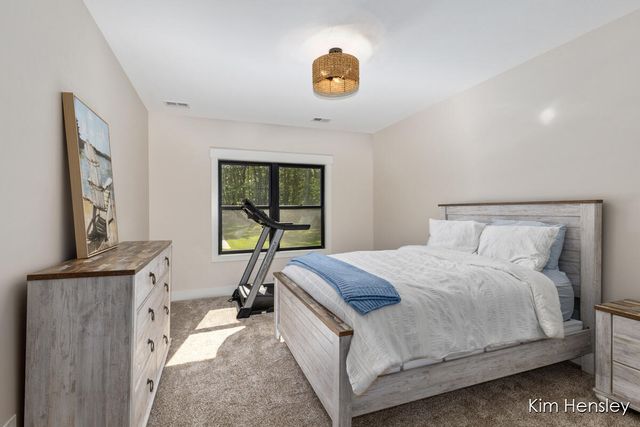 8571 Young Avenue NE, Rockford, MI 49341