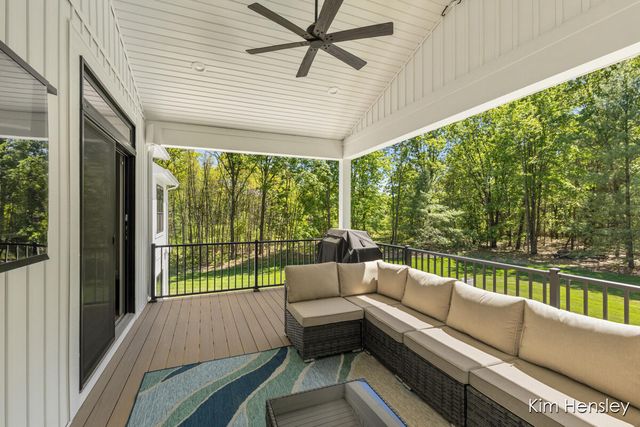 8571 Young Avenue NE, Rockford, MI 49341