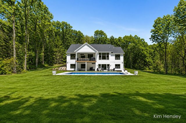 8571 Young Avenue NE, Rockford, MI 49341