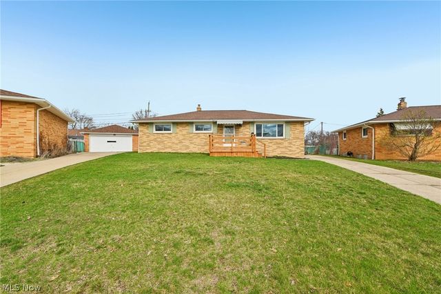 6157 Roanoke Circle, Parma, OH 44134