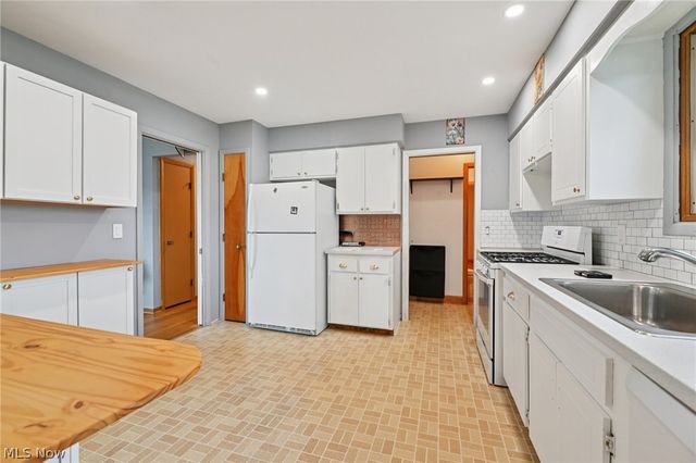 6157 Roanoke Circle, Parma, OH 44134