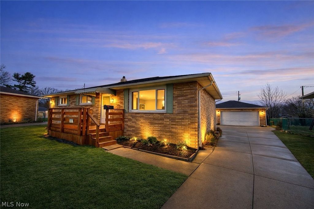 6157 Roanoke Circle, Parma, OH 44134