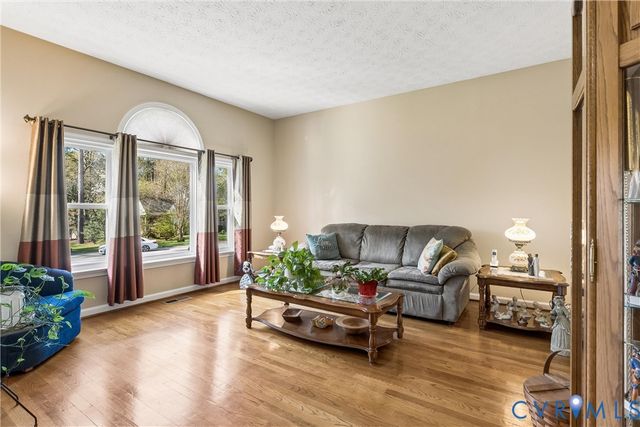 301 Beechwood Dr, Williamsburg, VA 23185