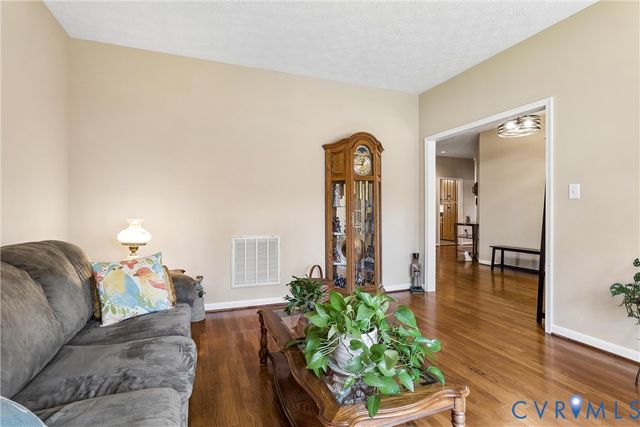 301 Beechwood Dr, Williamsburg, VA 23185