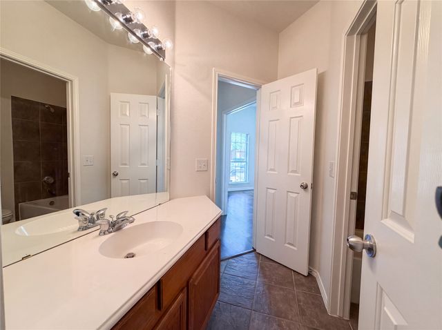 1756 Hidden Brook Drive, Grand Prairie, TX 75050