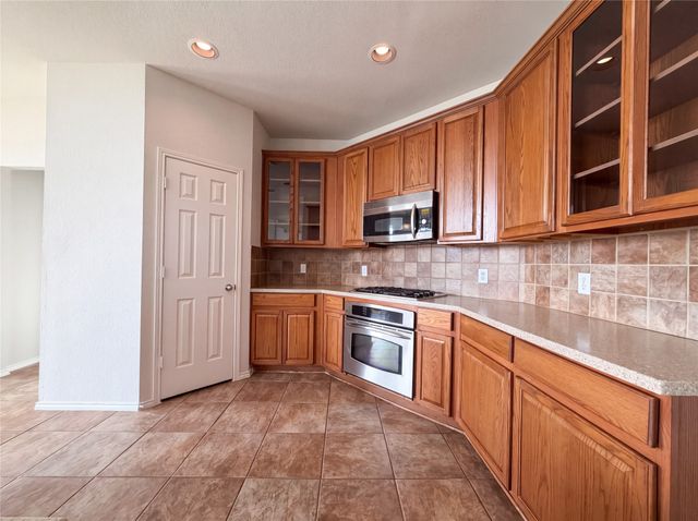 1756 Hidden Brook Drive, Grand Prairie, TX 75050