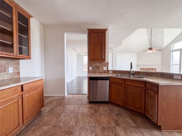 1756 Hidden Brook Drive, Grand Prairie, TX 75050