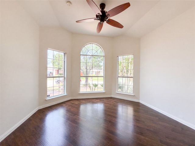 1756 Hidden Brook Drive, Grand Prairie, TX 75050