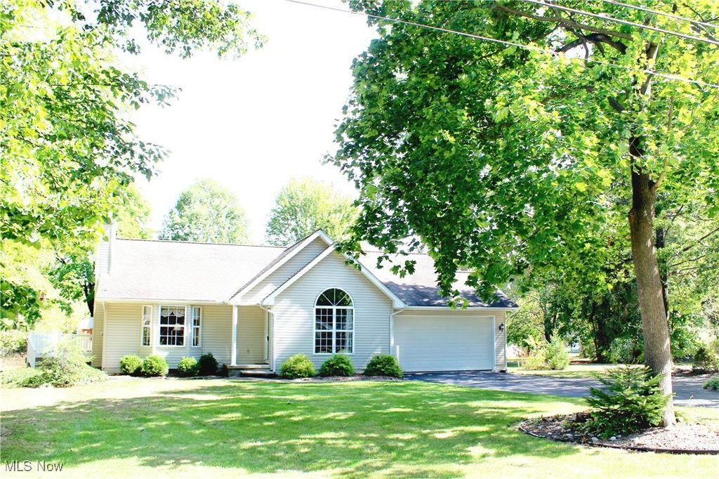 34 Beverly Drive, Columbiana, OH 44408