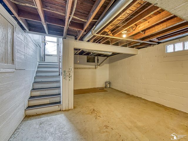 870 Bryant Avenue, Jackson, MI 49202