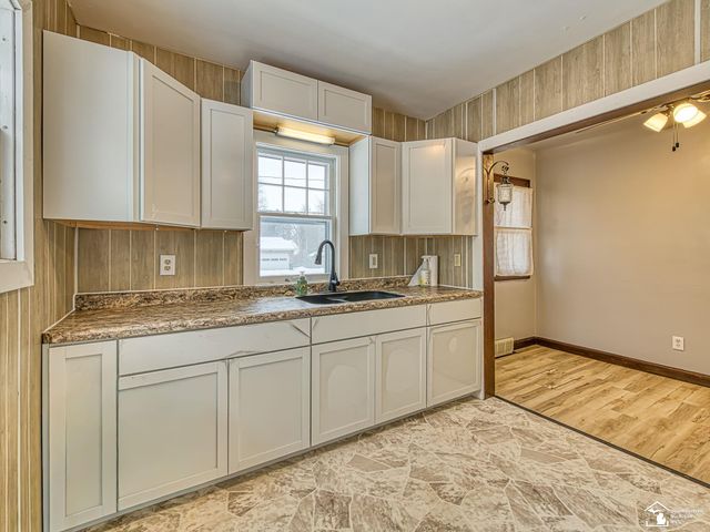 870 Bryant Avenue, Jackson, MI 49202