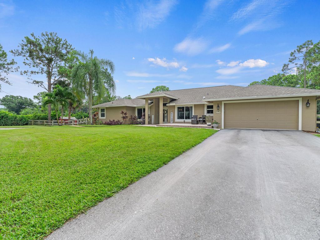18392 N 50th St Street N, Loxahatchee, FL 33470