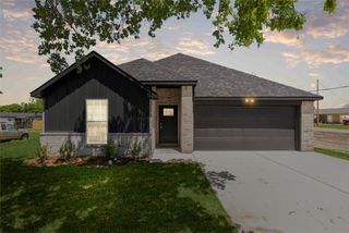 307 East Sanger Street, Celeste, TX 75423
