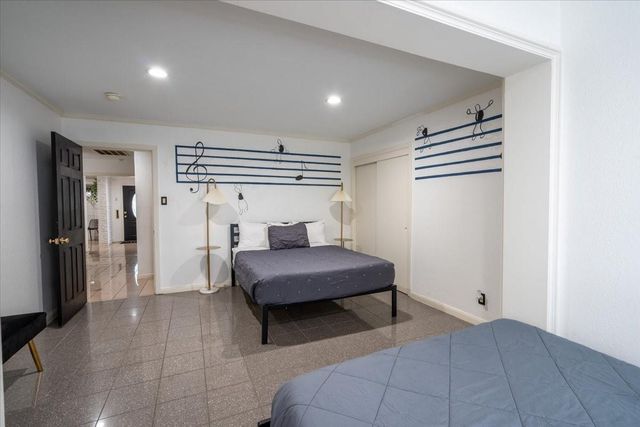 7916 Glenview Drive, Houston, TX 77061